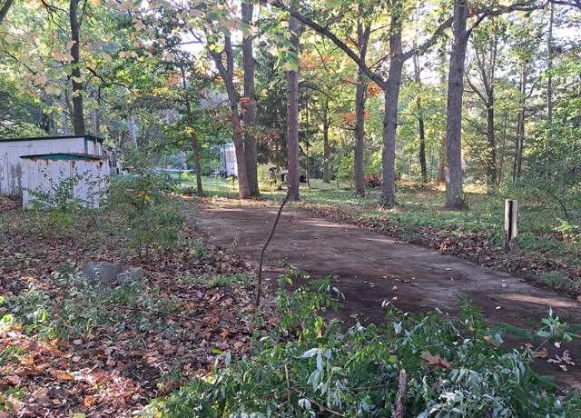 Property at 118 Marquette Ave, Houghton Lake, MI 48629