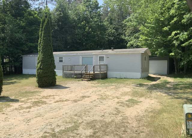 Property at 8356 Constitution Blvd, Cadillac, MI 49601, 2 beds, 2 baths