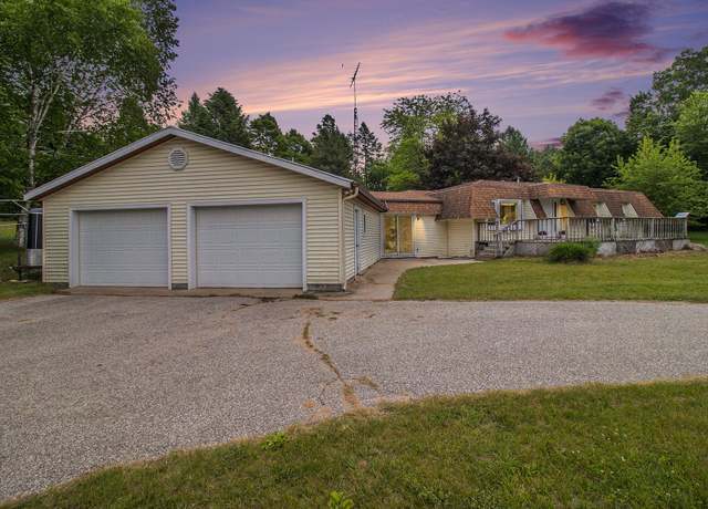 Property at 5890 N Oceana Dr, Hart, MI 49420, 3 beds, 2 baths