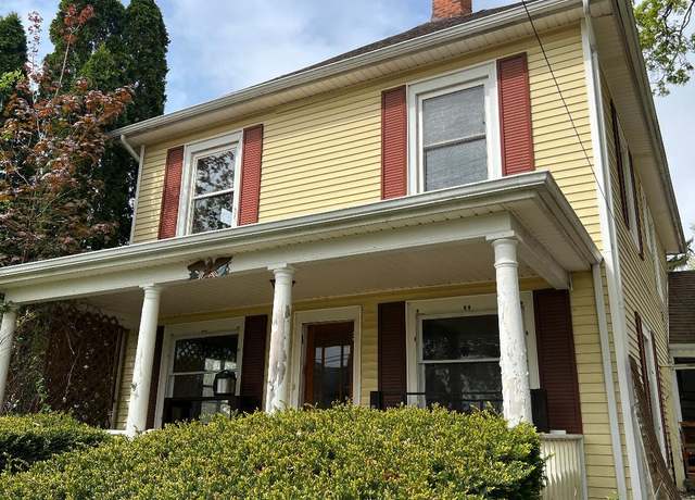 Property at 311 N Washington St, Charlotte, MI 48813, 4 beds, 2.5 baths