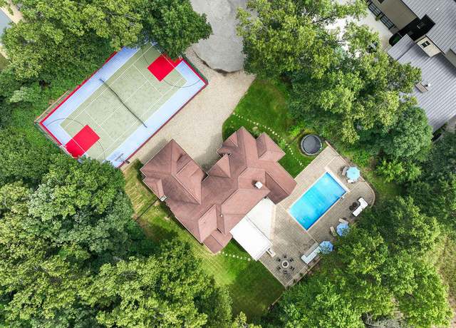 Property at 51323 Erich Ln, New Buffalo, MI 49117, 5 beds, 3.5 baths