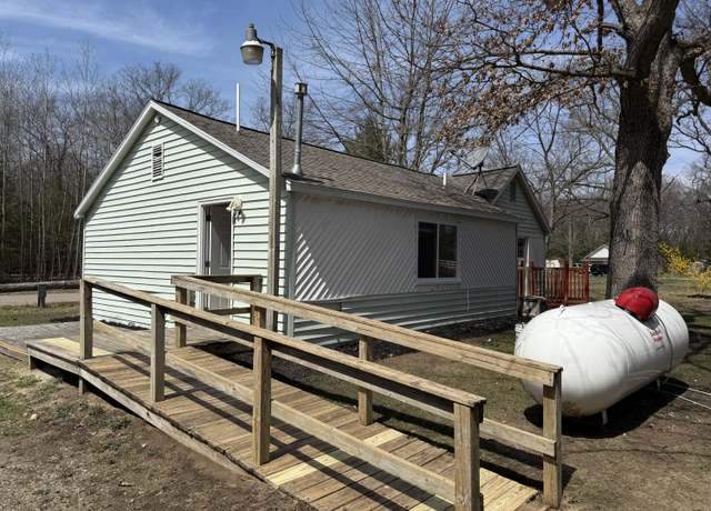 Property at 6865 Evanston Ave, Muskegon, MI 49442, 3 beds, 1 bath