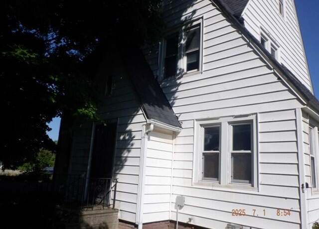 Property at 2535 Gull Rd, Kalamazoo, MI 49048, 3 beds, 1.5 baths