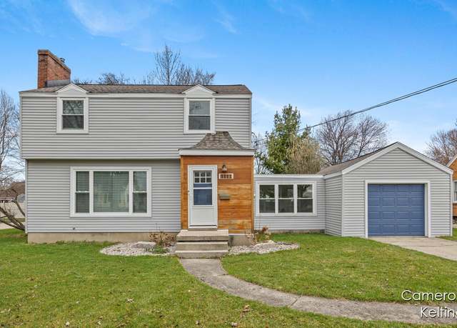 Property at 1111 Northlawn St NE, Grand Rapids, MI 49505, 3 beds, 1.5 baths