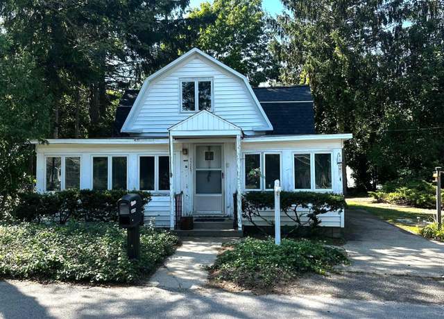 Property at 17357 Villa Park St, Spring Lake, MI 49456, 2 beds, 1 bath