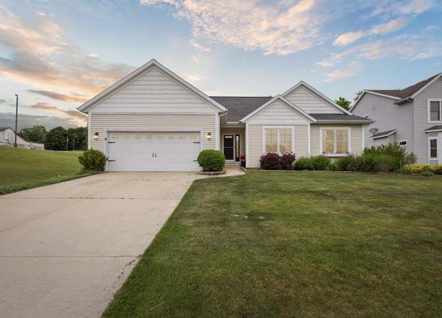 Property at 552 N Creek Ct NE, Rockford, MI 49341, 4 beds, 3.5 baths