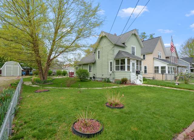 Property at 104 Illinois St, Battle Creek, MI 49014, 3 beds, 1.5 baths