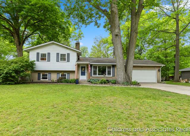 Property at 8145 Amelia Dr, Jenison, MI 49428, 3 beds, 2 baths