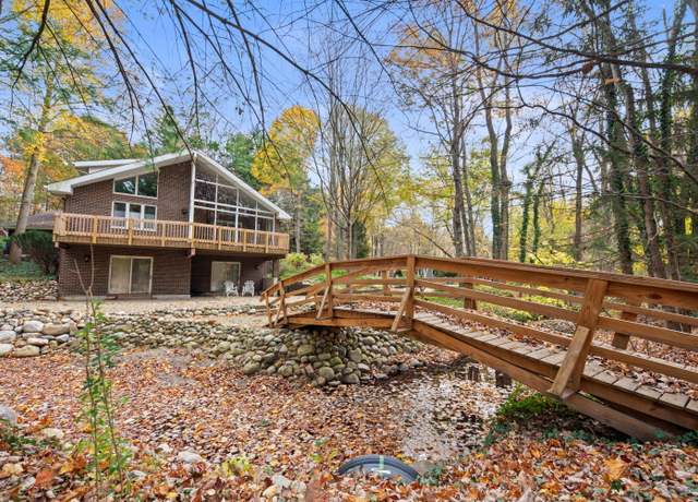 Property at 6627 Terry Ln, Sawyer, MI 49125, 4 beds, 4.5 baths