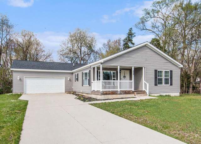 Property at 525 66th St SE, Grand Rapids, MI 49548, 3 beds, 2 baths