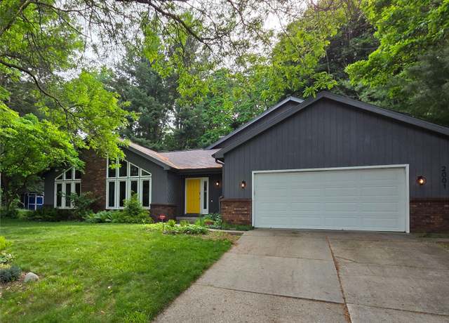 Property at 2001 Frontier Ct SW, Wyoming, MI 49519, 4 beds, 2.5 baths