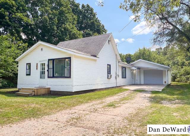 Property at 206 Walnut St, Howard City, MI 49329, 3 beds, 1 bath
