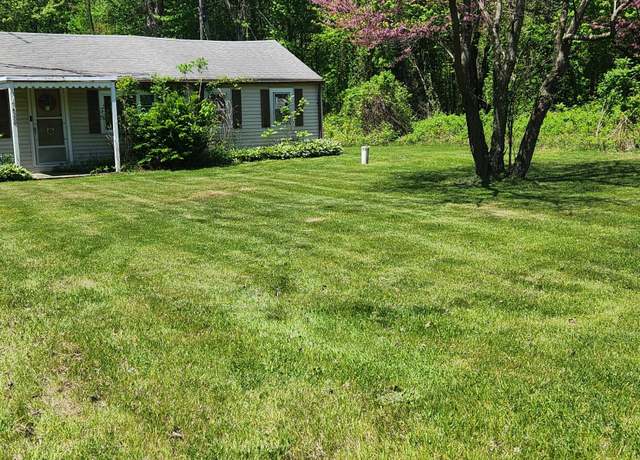 Property at 4380 Fikes Rd, Benton Harbor, MI 49022, 3 beds, 2 baths