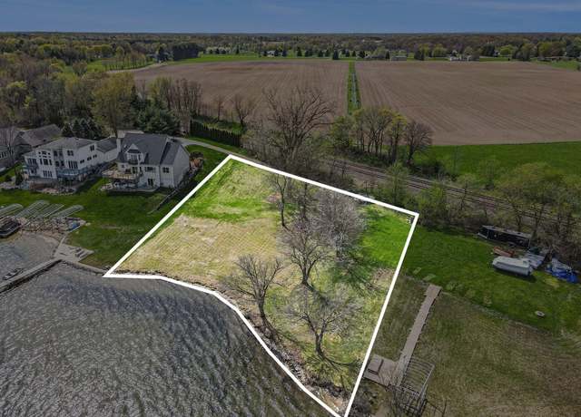 Property at 11765 W Indian Lake Dr, Vicksburg, MI 49097