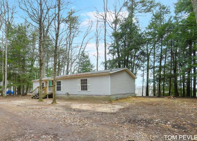 Property at 4532 Teal Ln, Newaygo, MI 49337, 3 beds, 2 baths