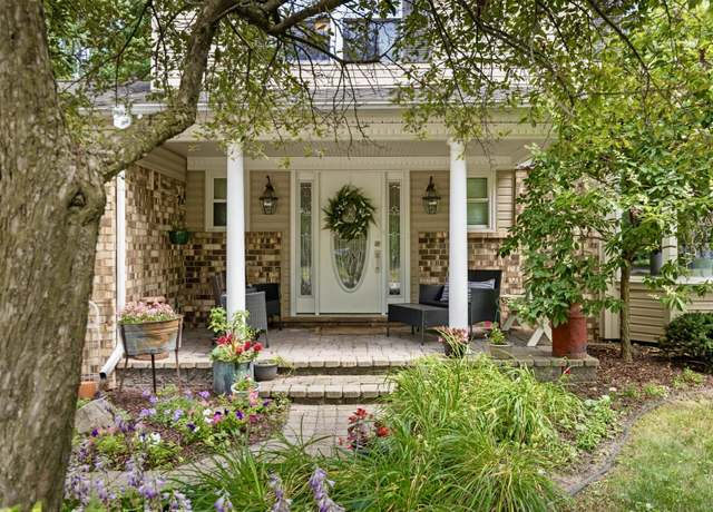 Property at 2981 Armstrong Dr, Lake Orion, MI 48360, 4 beds, 2.5 baths