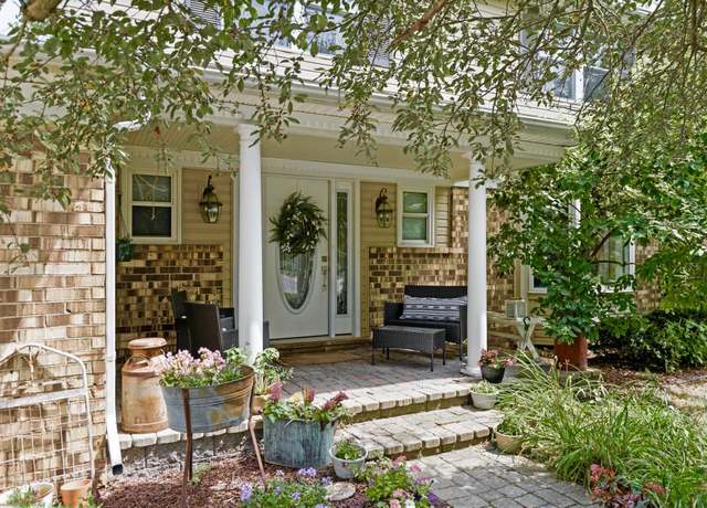 Property at 2981 Armstrong Dr, Lake Orion, MI 48360, 4 beds, 2.5 baths