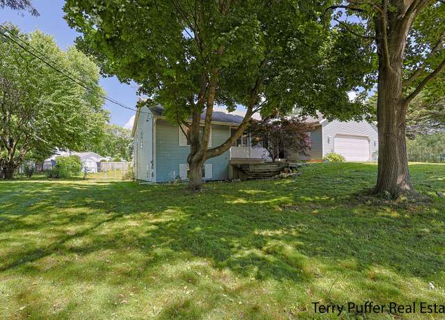 Property at 4651 Remembrance Rd NW, Grand Rapids, MI 49534, 3 beds, 2 baths