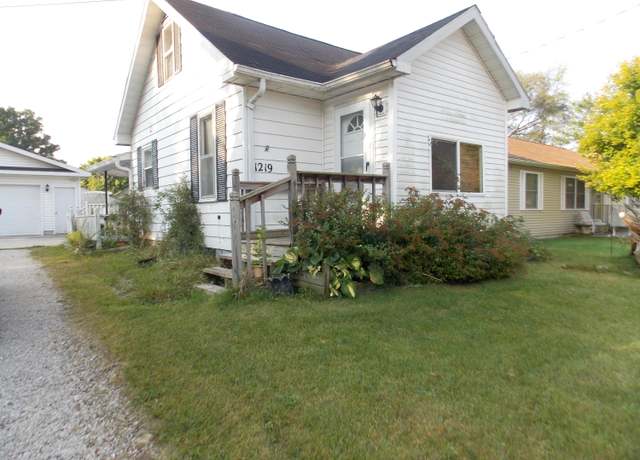 Property at 1219 Upton St, Mount Pleasant, MI 48858, 2 beds, 1.5 baths