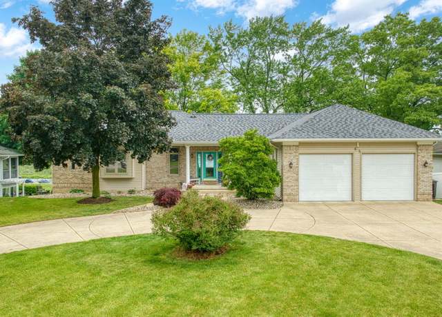 Property at 62 W Olcott Lake Dr, Jackson, MI 49201, 4 beds, 3.5 baths