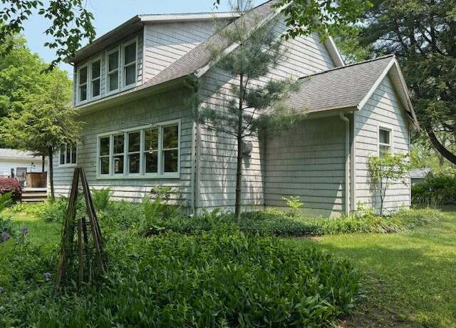 Property at 285 Scott St, Newaygo, MI 49337, 4 beds, 2.5 baths