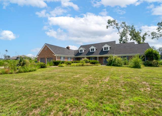 Property at 5217 Green Pine Ln, Kalamazoo, MI 49009, 4 beds, 3.5 baths