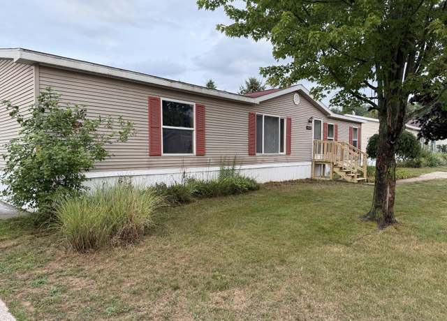 Property at 4242 Doral Dr, Muskegon, MI 49442, 3 beds, 2 baths