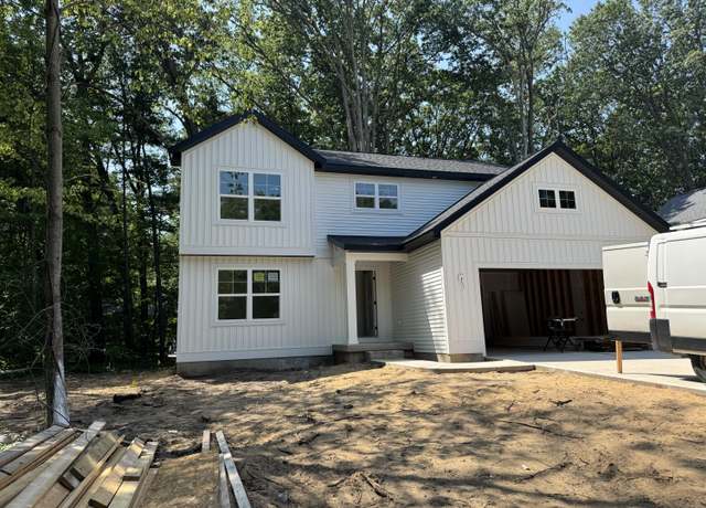 Property at 32 Manley Ave, Holland, MI 49424, 4 beds, 2.5 baths
