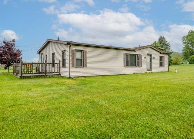 Property at 580 Limerick Dr, Benton Harbor, MI 49022, 3 beds, 2 baths