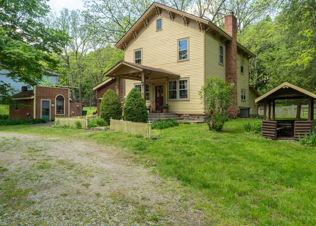 Property at 8425 Parshallville Rd, Fenton, MI 48430, 5 beds, 2.5 baths