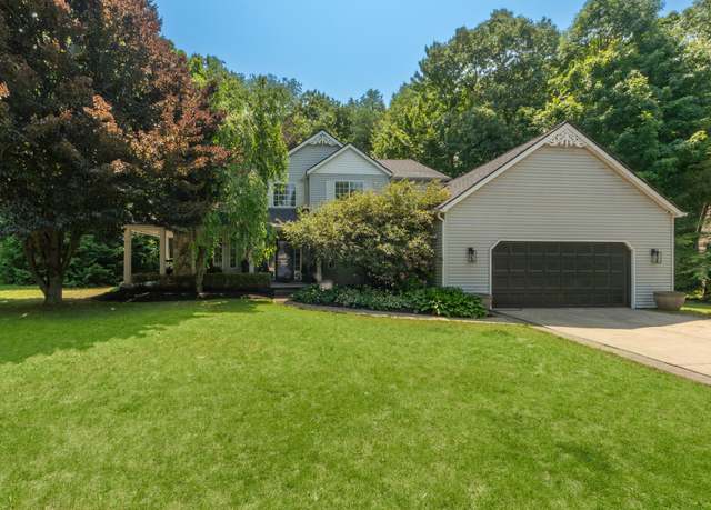 Property at 1920 Spruce Dr, Commerce Twp, MI 48390, 4 beds, 3 baths
