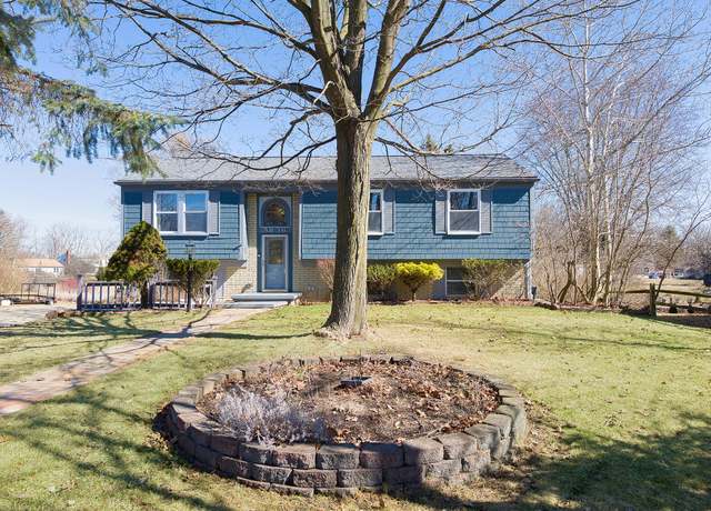 Property at 5836 Kings Arms Ct, Waterford, MI 48327, 4 beds, 2 baths