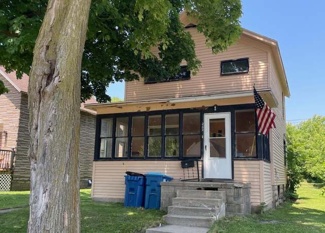 Property at 262 5th St, Manistee, MI 49660, 3 beds, 1 bath