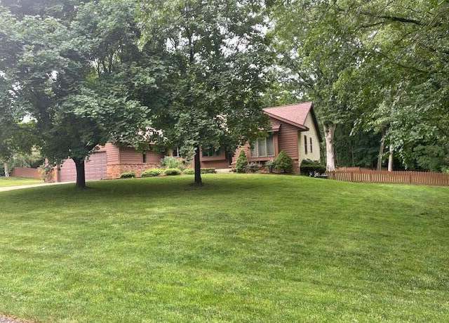 Property at 2360 Montclair Ave NW, Walker, MI 49544, 4 beds, 2.5 baths