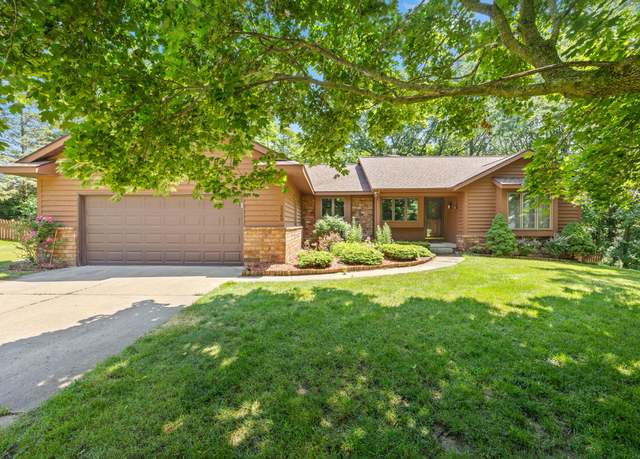 Property at 2360 Montclair Ave NW, Walker, MI 49544, 4 beds, 2.5 baths