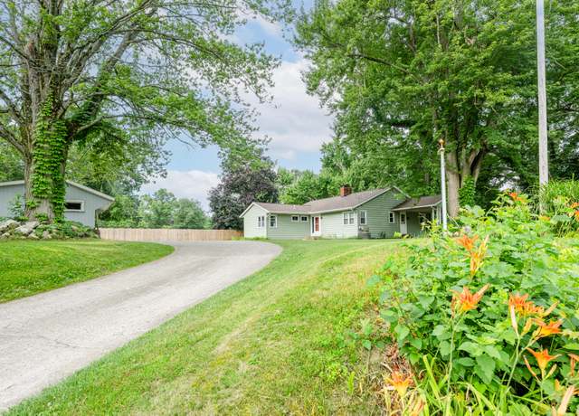 Property at 1738 W Marquette Woods Rd, Stevensville, MI 49127, 3 beds, 2 baths