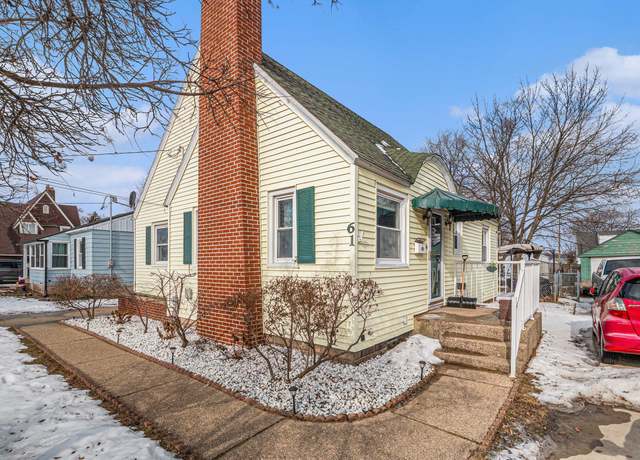 Property at 61 Canterbury St SW, Grand Rapids, MI 49548, 3 beds, 2 baths