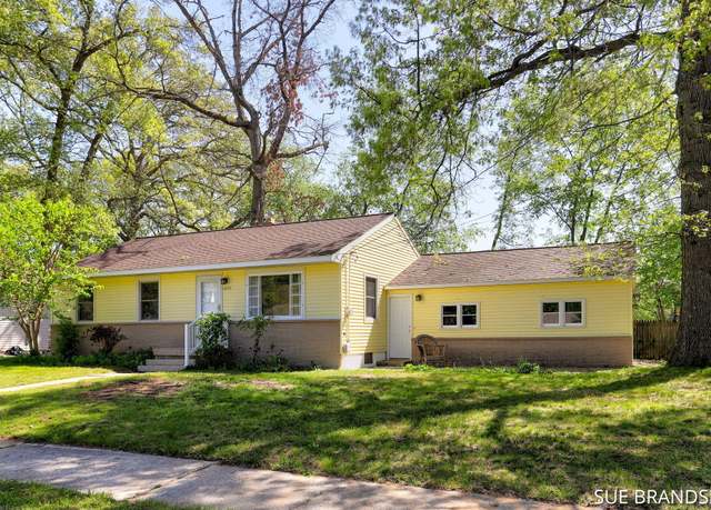 Property at 4570 Grantwood Ave SE, Kentwood, MI 49508, 3 beds, 1 bath
