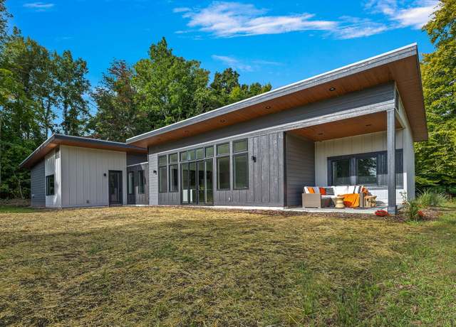Property at 9122 Lakewood Trl, Berrien Springs, MI 49103, 3 beds, 2 baths