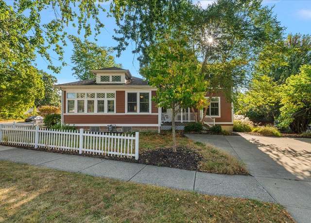 Property at 202 Oak St, South Haven, MI 49090, 5 beds, 3 baths