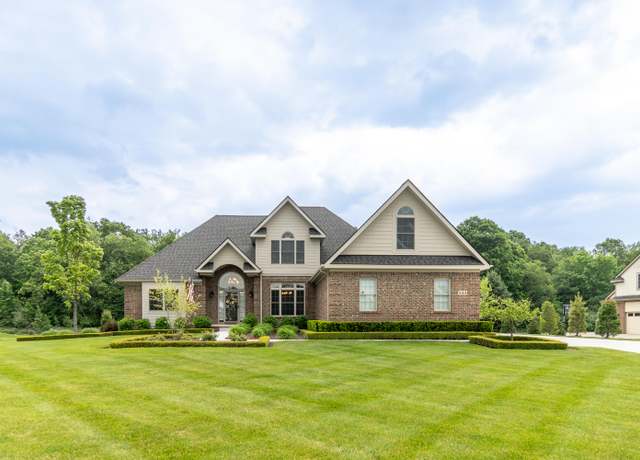 Property at 133 E Auburn Trl, Brighton, MI 48114, 4 beds, 2.5 baths