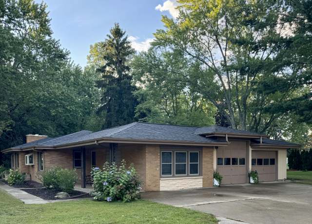 Property at 2434 W John Beers Rd, Stevensville, MI 49127, 4 beds, 2.5 baths