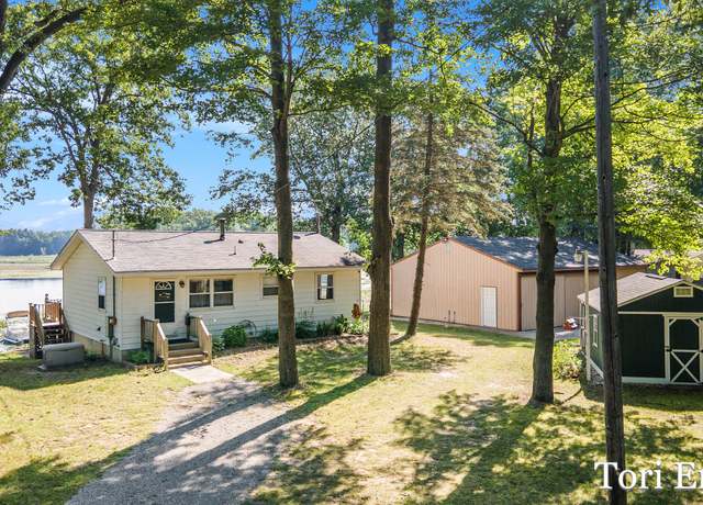 Property at 11145 S Holland Rd, Fenwick, MI 48834, 2 beds, 1 bath