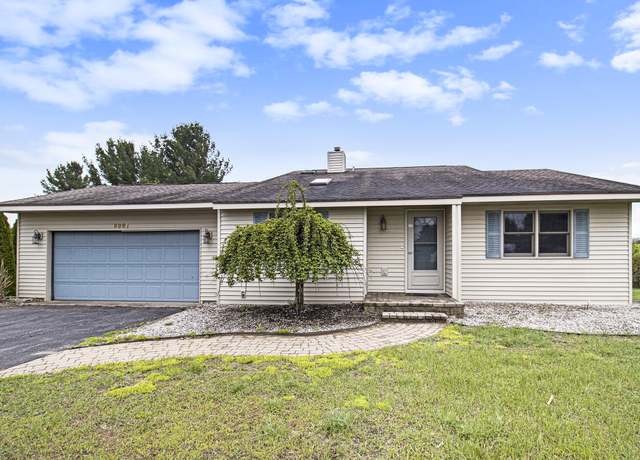 Property at 6001 Dover Ln, Traverse City, MI 49684, 3 beds, 2 baths