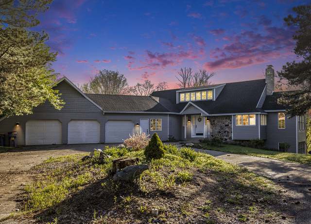 Property at 620 Twin Lakes Dr NE, Grand Rapids, MI 49525, 3 beds, 2 baths
