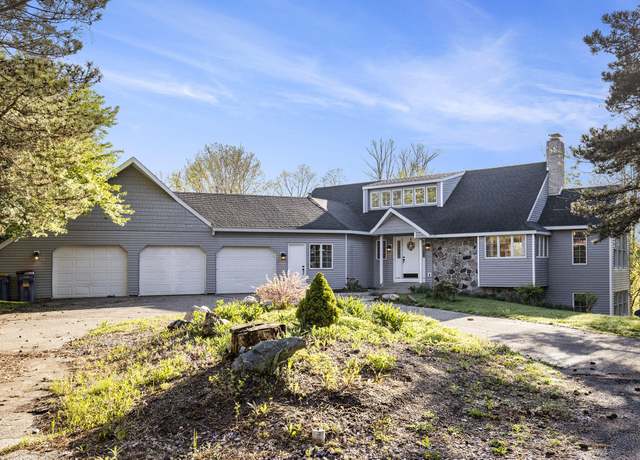 Property at 620 Twin Lakes Dr NE, Grand Rapids, MI 49525, 3 beds, 2 baths
