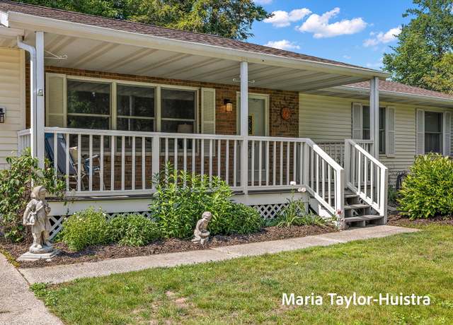 Property at 16205 Suffolk Dr, Spring Lake, MI 49456, 4 beds, 2.5 baths