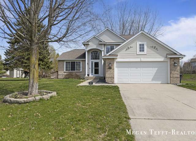 Property at 6641 Laguna Vista Dr NE, Rockford, MI 49341, 4 beds, 2.5 baths