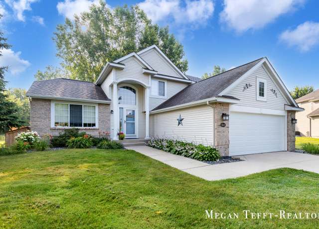 Property at 6641 Laguna Vista Dr NE, Rockford, MI 49341, 4 beds, 2.5 baths
