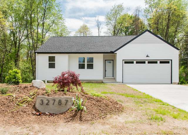 Property at 32787 Bradeen Ave, Paw Paw, MI 49079, 4 beds, 3 baths